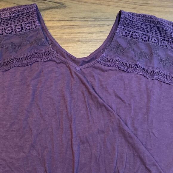 Sample- Shyanne Women’s Floral Blouse - Picture 2 of 3